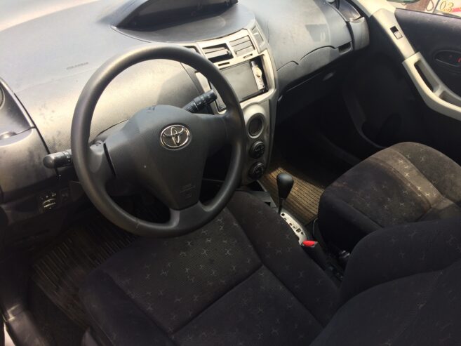 TOYOTA YARIS VITZ 2009