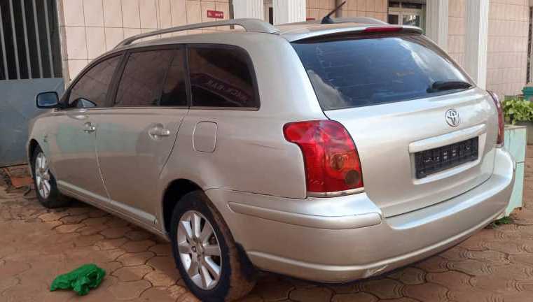 TOYOTA AVENSIS LONG CHÂSSIS ÉDITION 2003