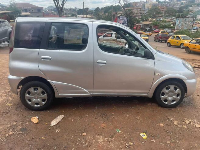 TOYOTA YARIS VERSO