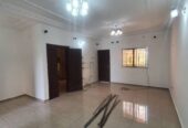 Appartement avec eau chaude parking forage à Etoug Ebe. 2 chambres 2 douches