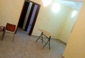Appartement avec parking gardien à Anguissa. 2 chambres 2douches..