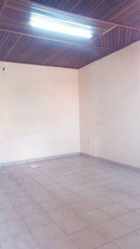 Appartement à Tamtam Biyem Assi. 2 chambres 1 douche.