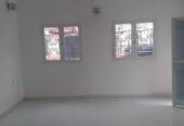 Appartement avec parking gardien eau chaude à Biteng. 3 chambres 2 douches.