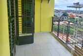 Appartement 𝗺𝗲𝘂𝗯𝗹é 𝗛𝗮𝘂𝘁 𝐬𝐭𝐚𝐧𝐝𝐢𝐧𝐠 à d’Odza B10. 2chambrres 2douches
