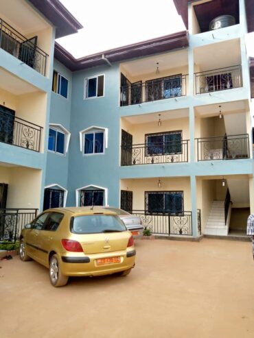 Appartement neuf avec parking forage gardien à Odza lycée. 2 chambres 2 douches.