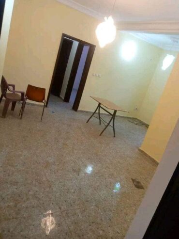Appartement avec parking gardien à Anguissa. 2 chambres 2douches..