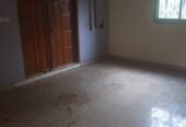 Appartement avec parking forage à Olembe. 2 chambres 2 douches.