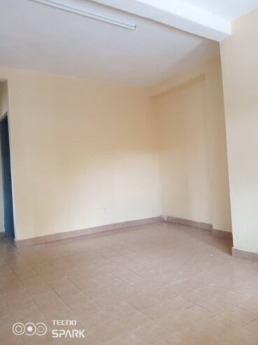 Appartement à Titi garage. 2 chambres 1 douche.