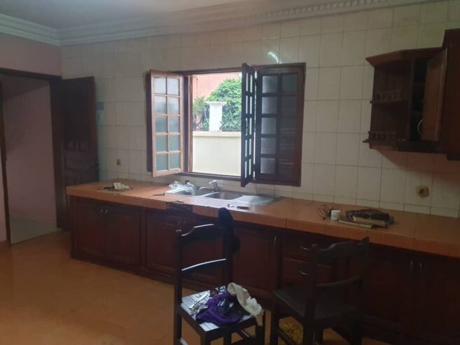 Villa avec parking baignoire à Mimboman. 100m de la route. 4 chambres 2douches, plus dépendance d’une chambre douche.