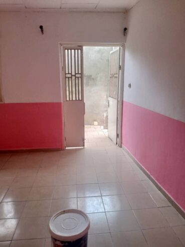 Appartement à Nsimeyong. 2 chambres 1 douche.
