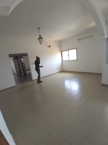 Appartement avec eau chaude baignoire gardien parking à Santa Barbara. 2 chambres 2 douches