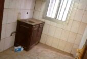 Appartement avec parking gardien à Anguissa. 2 chambres 2douches..