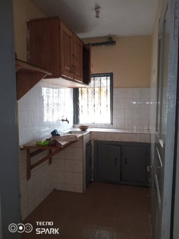 Appartement à Titi garage. 2 chambres 1 douche.