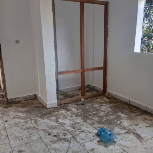 Beau Studio neuf spacieux avec parking gardien à Odza auberge bleue
