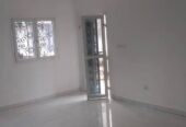 Appartement avec parking gardien eau chaude à Biteng. 3 chambres 2 douches.