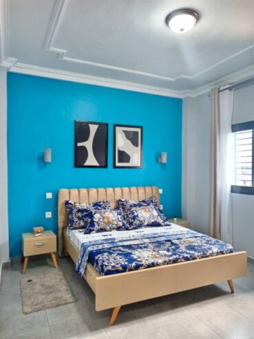 Appartement 𝗺𝗲𝘂𝗯𝗹é 𝗛𝗮𝘂𝘁 𝐬𝐭𝐚𝐧𝐝𝐢𝐧𝐠 à d’Odza B10. 2chambrres 2douches