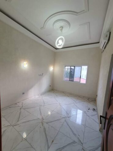 Appartement Haut standing avec clim eau chaude gardien à Mimboman. 2 chambres 3 douches.