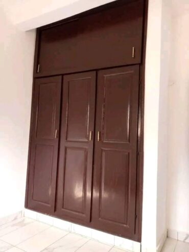 Appartement haut standing avec clim eau chaude parking gardien forage à Ngousso. 2 chambres 2 douches..