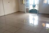 Appartement neuf avec clim, eau chaude parking forage à Odza lycée. 3 chambres 3 douches.