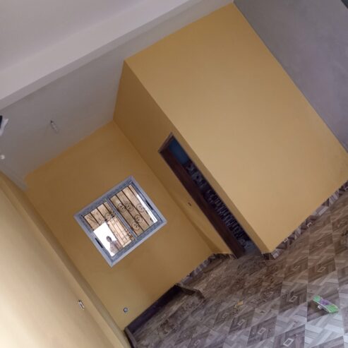 Appartement neuf avec parking forage à Nkoabang 2 chambres 1 douche..