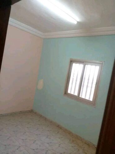Appartement avec parking gardien à Anguissa. 2 chambres 2douches..