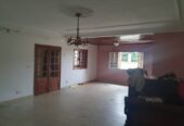 Villa avec parking baignoire à Mimboman. 100m de la route. 4 chambres 2douches, plus dépendance d’une chambre douche.