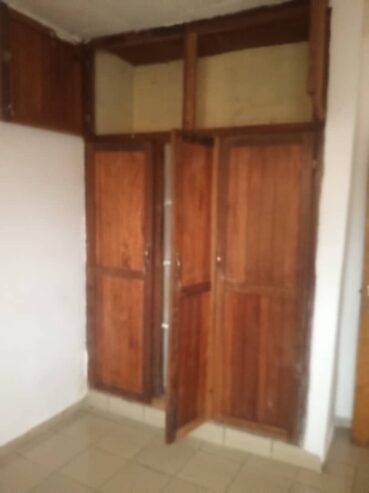 Appartement à Nsimeyong. 2 chambres 1 douche.