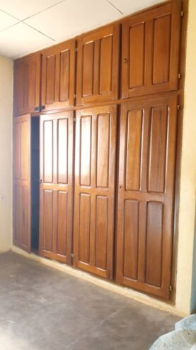 Appartement à Tamtam Biyem Assi. 2 chambres 1 douche.