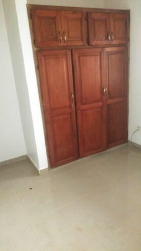 Appartement avec parking gardien eau chaude à Biteng. 3 chambres 2 douches.