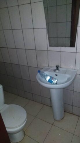 Appartement à Essomba . 2 chambres 1 douche.