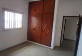 Appartement avec eau chaude baignoire gardien parking à Santa Barbara. 2 chambres 2 douches