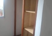 Appartement avec parking forage à Mendong. 3 chambres 2 douches..