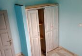Appartement avec parking à Mimboman. Accès goudronné. 2 chambres 2 douches