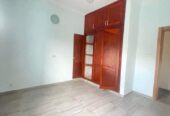 Appartement haut standing avec eau chaude parking gardien forage à Santa Barbara, bordure de route principale. 3 chambres 3 douches.