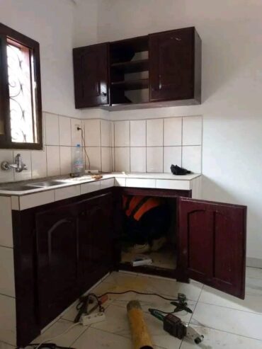 Appartement haut standing avec clim eau chaude parking gardien forage à Ngousso. 2 chambres 2 douches..