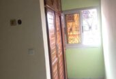 Appartement neuf avec clim, eau chaude parking forage à Odza lycée. 3 chambres 3 douches.