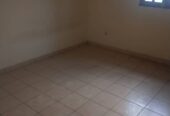 Appartement avec parking forage à Olembe. 2 chambres 2 douches.