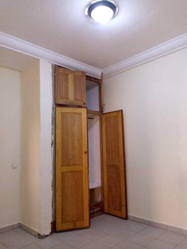 Appartement neuf avec parking forage à Nkolfoulou. 2 chambres 2 douches.