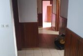 Villa avec parking baignoire à Mimboman. 100m de la route. 4 chambres 2douches, plus dépendance d’une chambre douche.