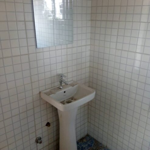 Beau Studio neuf spacieux avec parking gardien à Odza auberge bleue