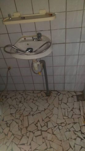 Appartement avec parking gardien eau chaude à Biteng. 3 chambres 2 douches.