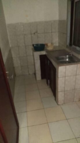 Appartement à Essomba . 2 chambres 1 douche.