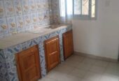 Appartement avec parking forage à Mendong. 3 chambres 2 douches..