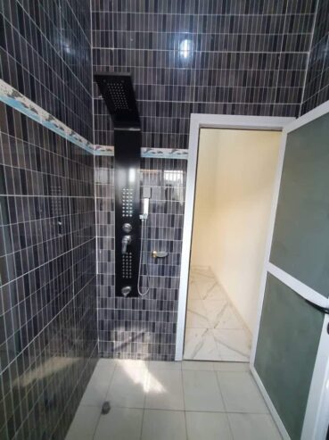 Appartement Haut standing avec clim eau chaude gardien à Mimboman. 2 chambres 3douches