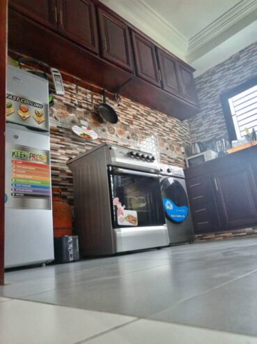 Appartement 𝗺𝗲𝘂𝗯𝗹é 𝗛𝗮𝘂𝘁 𝐬𝐭𝐚𝐧𝐝𝐢𝐧𝐠 à d’Odza B10. 2chambrres 2douches