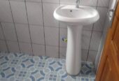 Appartement avec parking forage à Mendong. 3 chambres 2 douches..