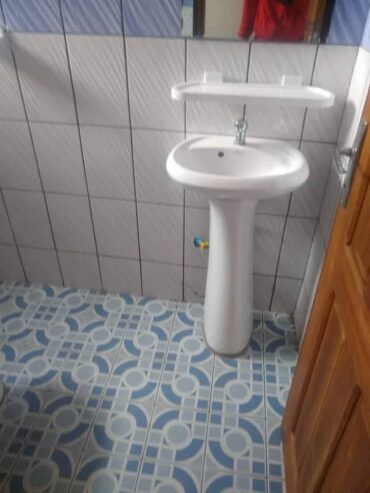 Appartement avec parking forage à Mendong. 3 chambres 2 douches..