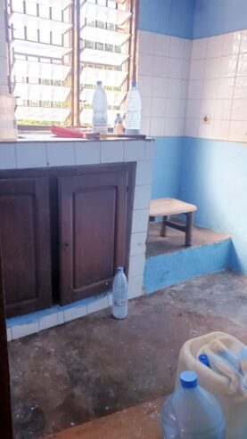 Appartement à Tamtam Biyem Assi. 2 chambres 1 douche.