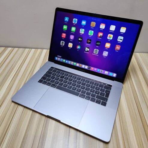 Ordinateur Macbook Pro 15 Retina 2019 Core i9 Touch ID & TouchBar