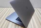 Ordinateur Macbook Pro 15 Retina 2019 Core i9 Touch ID & TouchBar